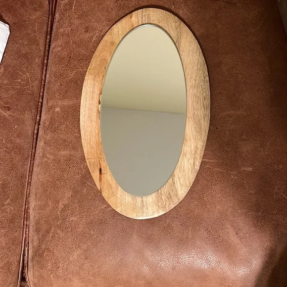 NWT Accent Mirror. Oval 7.5 x 12 - Picture 2 of 4